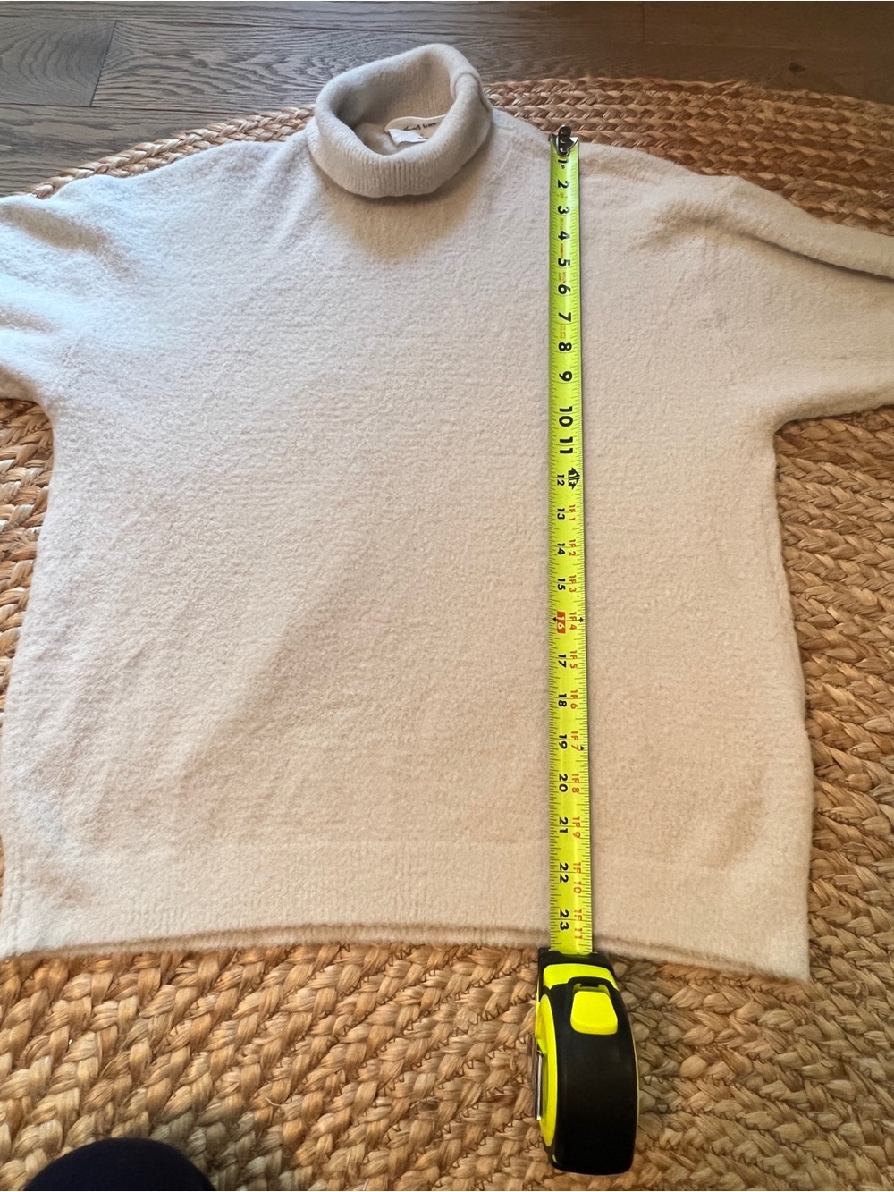 Aritzia Wilfred Free Ivory Bouclé Turtleneck Sweater XS - Picture 7 of 7